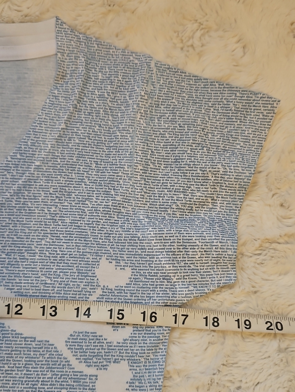 Alice In Wonderland LITHOGRAHS v-neck Graphic Tee Story Print Med. Original - Picture 3 of 8